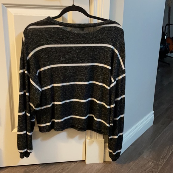 Woman’s small sweater - Picture 2 of 2